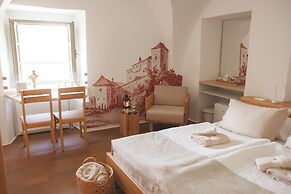 Rooms & Apartments Podsreda Castle