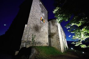 Rooms & Apartments Podsreda Castle