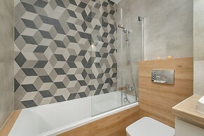 Cozy Apartment for 4 by Renters