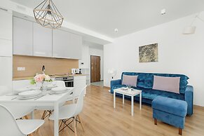 Cozy Apartment for 4 by Renters