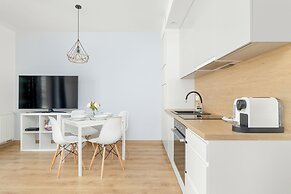 Cozy Apartment for 4 by Renters