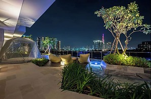 The Crest Residence Luxury by Metropole