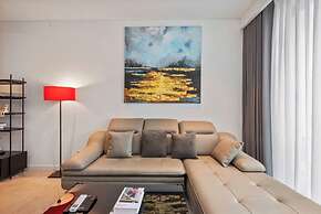 The Crest Residence Luxury by Metropole