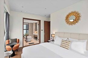 The Crest Residence Luxury by Metropole