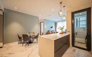 The Crest Residence Luxury by Metropole