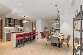 The Crest Residence Luxury by Metropole