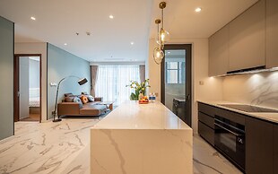 The Crest Residence Luxury by Metropole