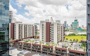 The Crest Residence Luxury by Metropole