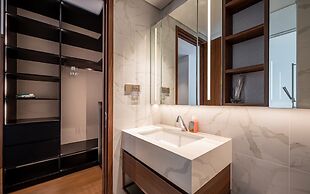 The Crest Residence Luxury by Metropole