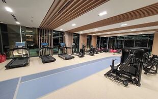 The Crest Residence Luxury by Metropole