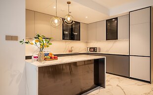 The Crest Residence Luxury by Metropole