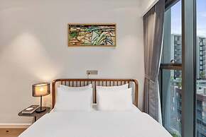 The Crest Residence Luxury by Metropole