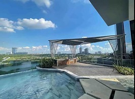 The Crest Residence Luxury by Metropole