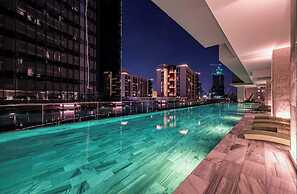 The Crest Residence Luxury by Metropole