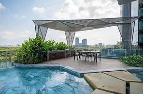 The Crest Residence Luxury by Metropole