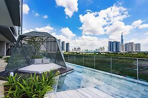 The Crest Residence Luxury by Metropole