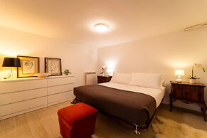 Panorama Lake and Garden