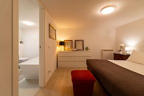 Panorama Lake and Garden