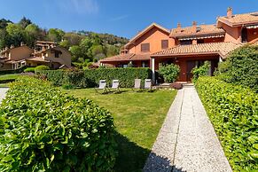 Panorama Lake and Garden