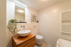 Panorama Lake and Garden