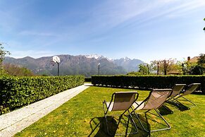 Panorama Lake and Garden