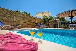 Jokos House in Roda With 2 Bedrooms and 2 Bathrooms