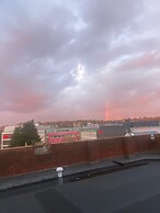 2 Level American Loft Style Apartment With Balcony