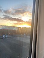 2 Level American Loft Style Apartment With Balcony