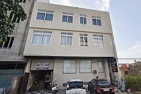 Le Blue Moon Near Hyatt Regency