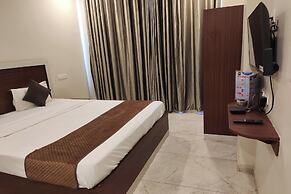 Le Blue Moon Near Hyatt Regency