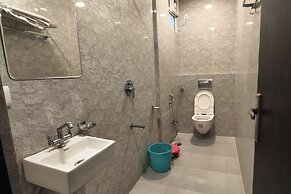 Le Blue Moon Near Hyatt Regency