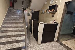 Le Blue Moon Near Hyatt Regency