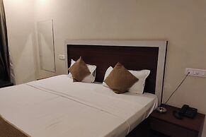 Le Blue Moon Near Hyatt Regency