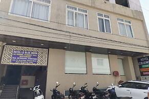 Le Blue Moon Near Hyatt Regency