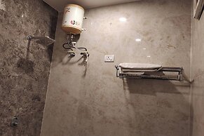 Le Blue Moon Near Hyatt Regency