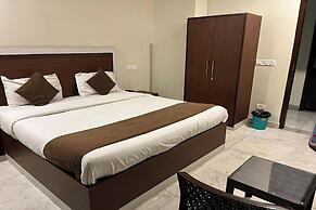 Le Blue Moon Near Hyatt Regency