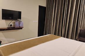 Le Blue Moon Near Hyatt Regency