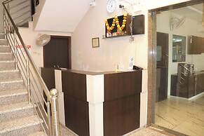 Le Blue Moon Near Hyatt Regency