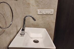 Le Blue Moon Near Hyatt Regency