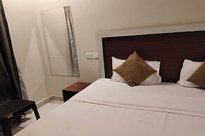 Le Blue Moon Near Hyatt Regency