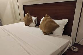 Le Blue Moon Near Hyatt Regency