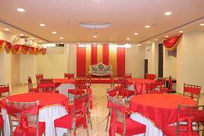 Le Blue Moon Near Hyatt Regency