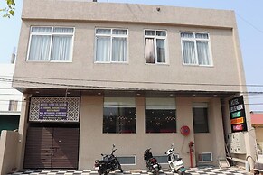 Le Blue Moon Near Hyatt Regency