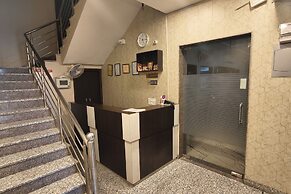 Le Blue Moon Near Hyatt Regency