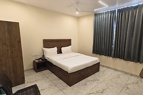 Le Blue Moon Near Hyatt Regency