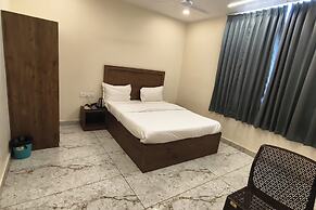 Le Blue Moon Near Hyatt Regency