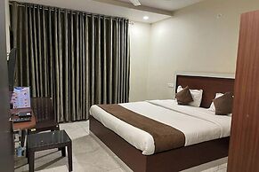 Le Blue Moon Near Hyatt Regency