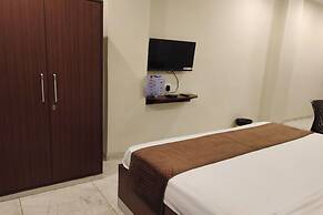 Le Blue Moon Near Hyatt Regency