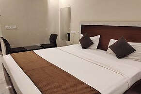 Le Blue Moon Near Hyatt Regency