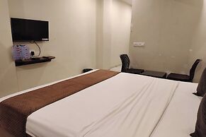 Le Blue Moon Near Hyatt Regency